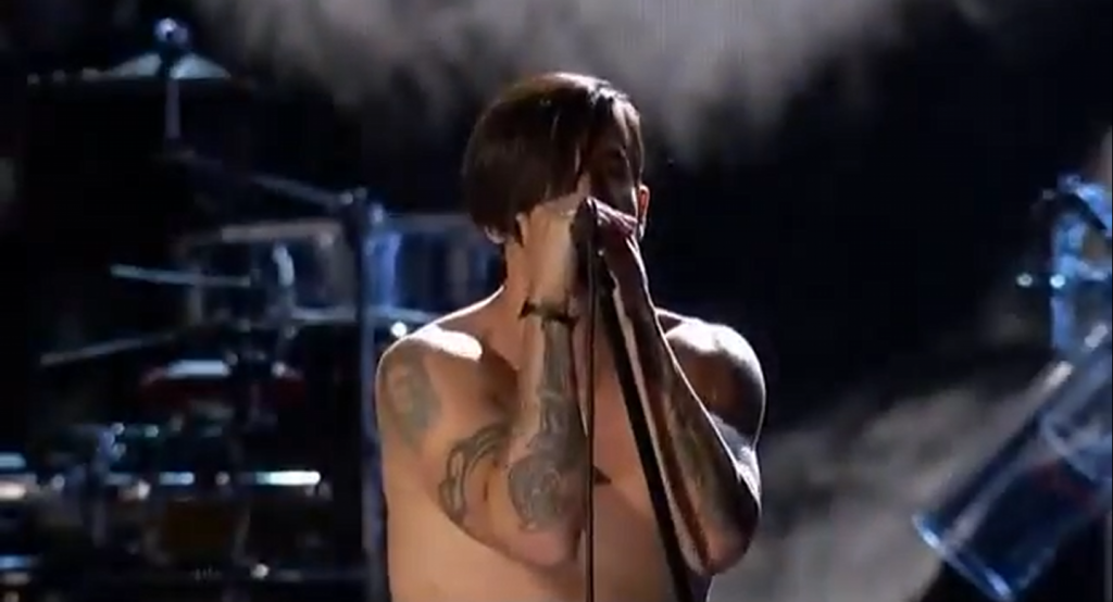 anthony kiedis performs live at Rock N Roll Hall of Fame RHCP induction