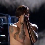 anthony kiedis performs live at Rock N Roll Hall of Fame RHCP induction