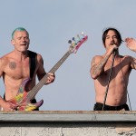 topless anthony Kiedis singing on rooftop with RHCP in Muscle Beach California